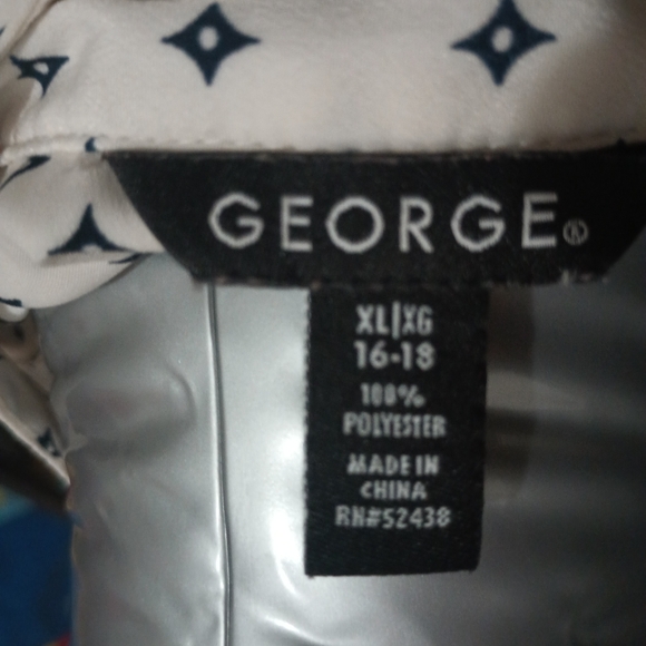 White Blouse - Picture 4 of 4